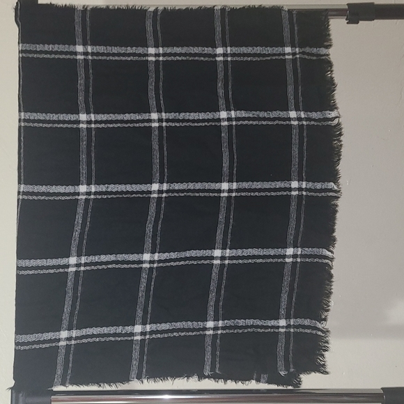 Scarfs - Picture 2 of 8